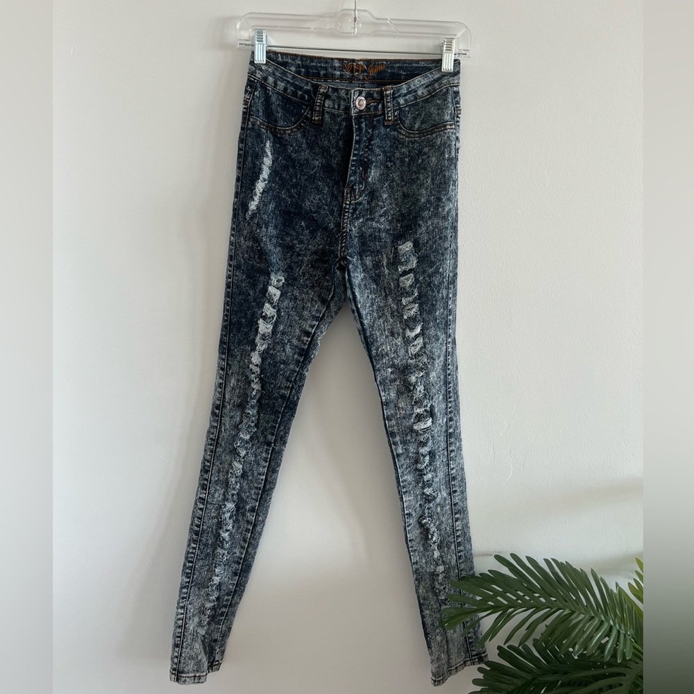 Comfortable, high rise, soft/stretchy destroyed denim jeans.